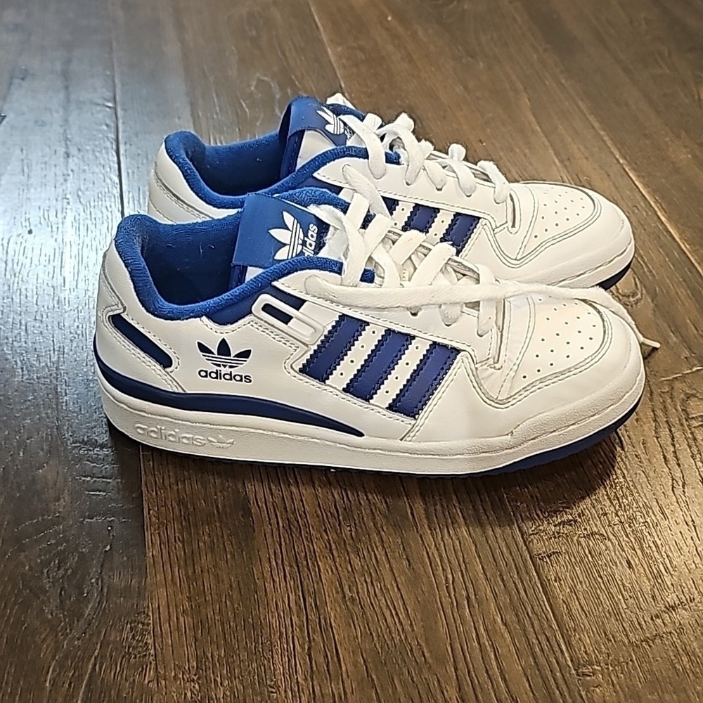 ADIDAS Forum Low size 4 Blue and White gently worn straps included - Picture 2 of 6